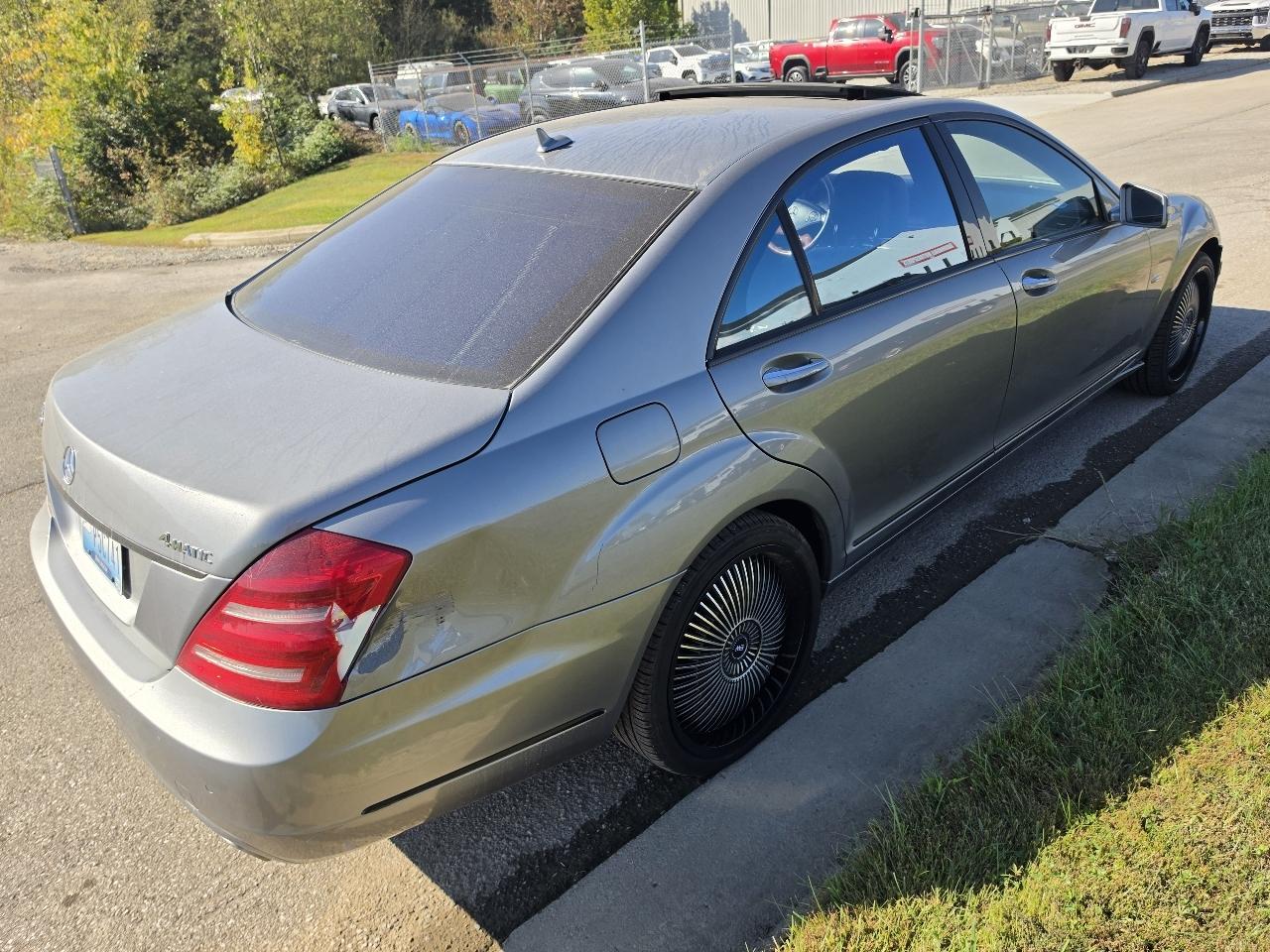 Mercedes-Benz S-Class S550 4-MATIC 2012