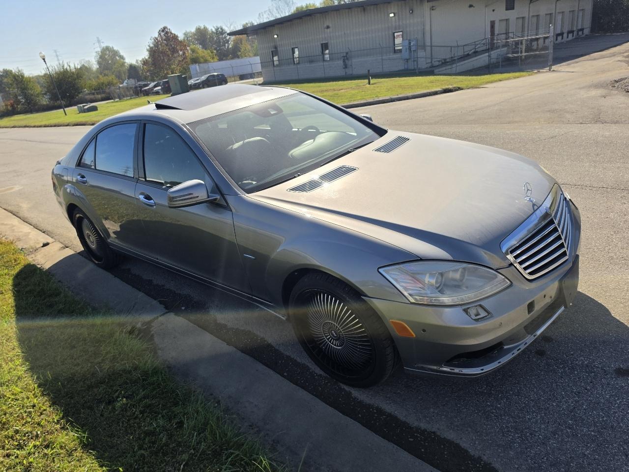 Mercedes-Benz S-Class S550 4-MATIC 2012