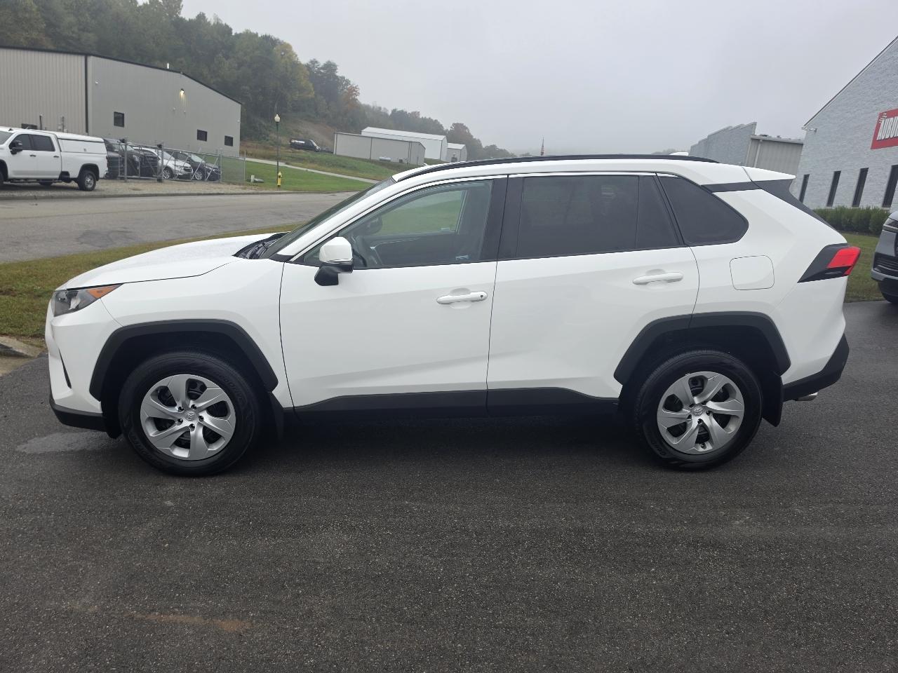 Toyota RAV4 LE AWD 2020