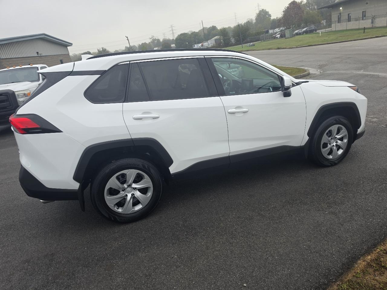 Toyota RAV4 LE AWD 2020