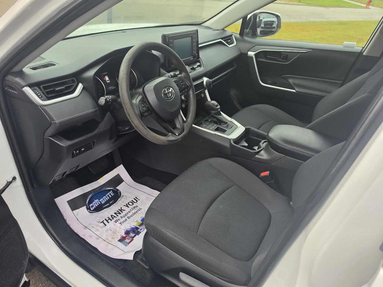 Toyota RAV4 LE AWD 2020