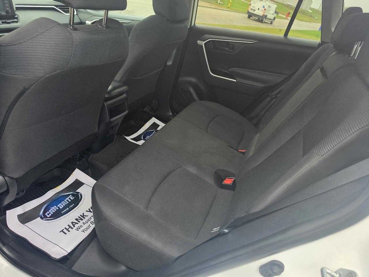 Toyota RAV4 LE AWD 2020