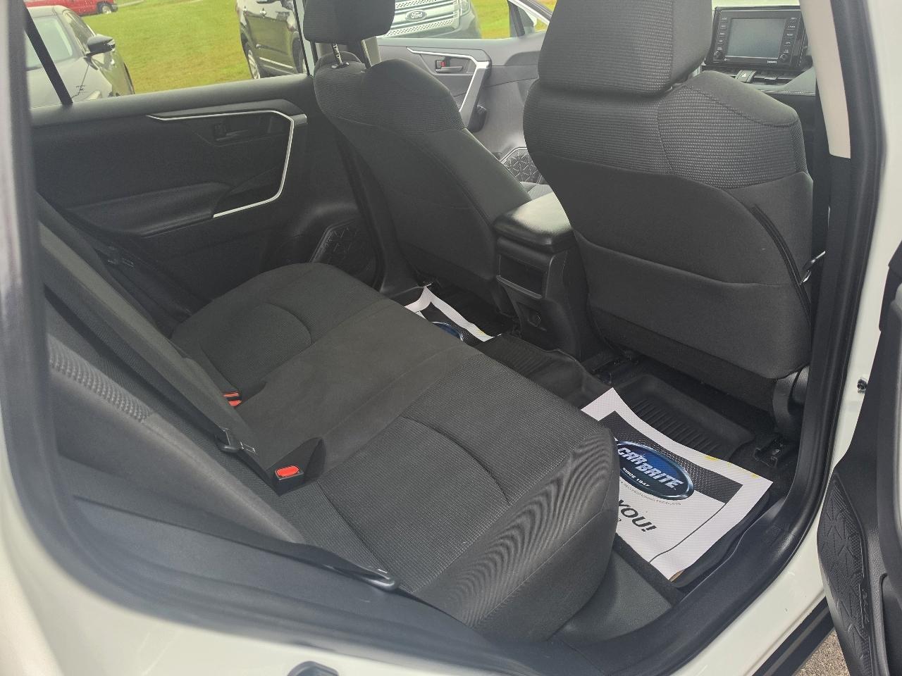 Toyota RAV4 LE AWD 2020