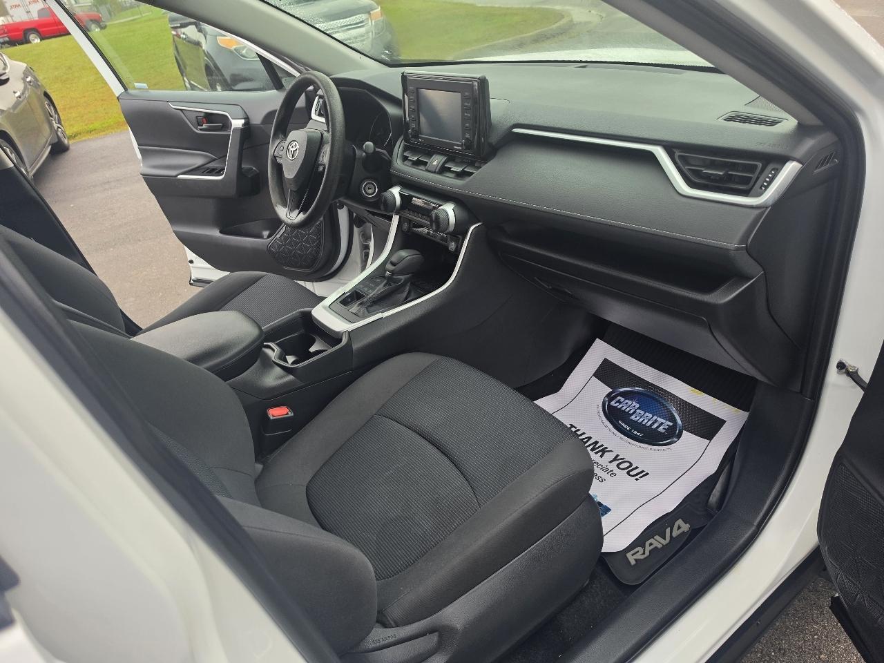 Toyota RAV4 LE AWD 2020