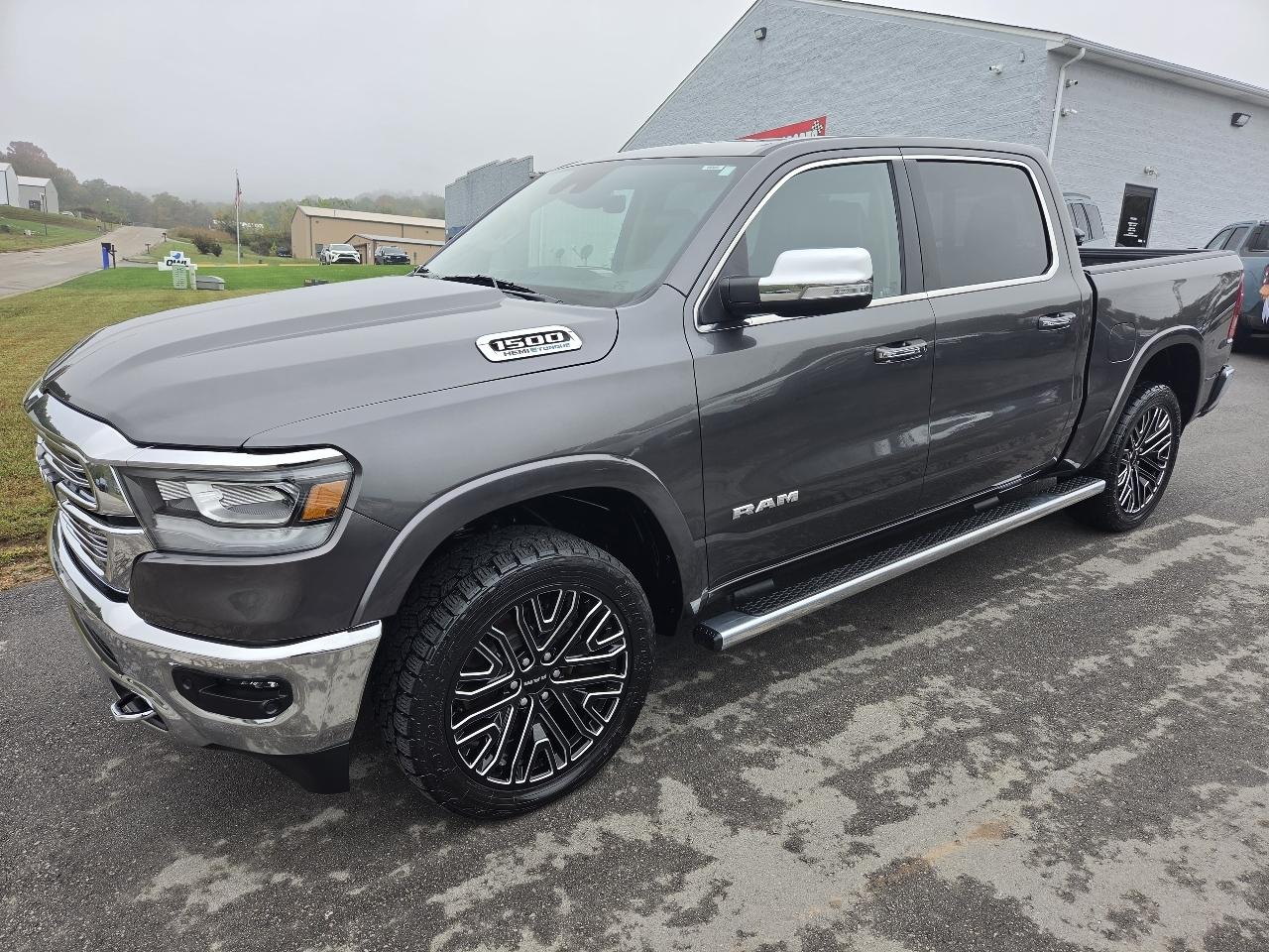 RAM 1500 Laramie Crew Cab SWB 4WD 2021