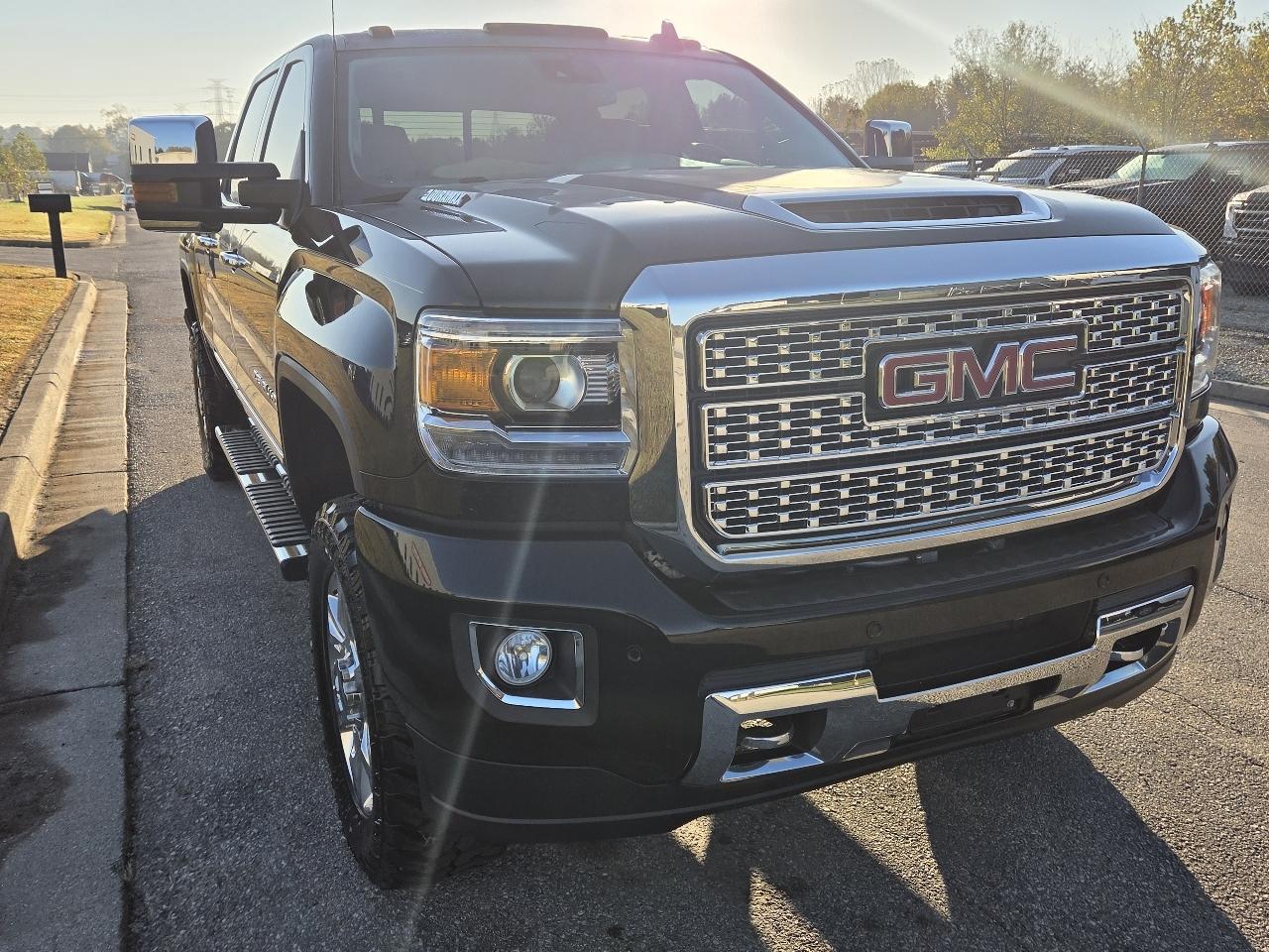 GMC Sierra 2500HD Denali Crew Cab 4WD 2018