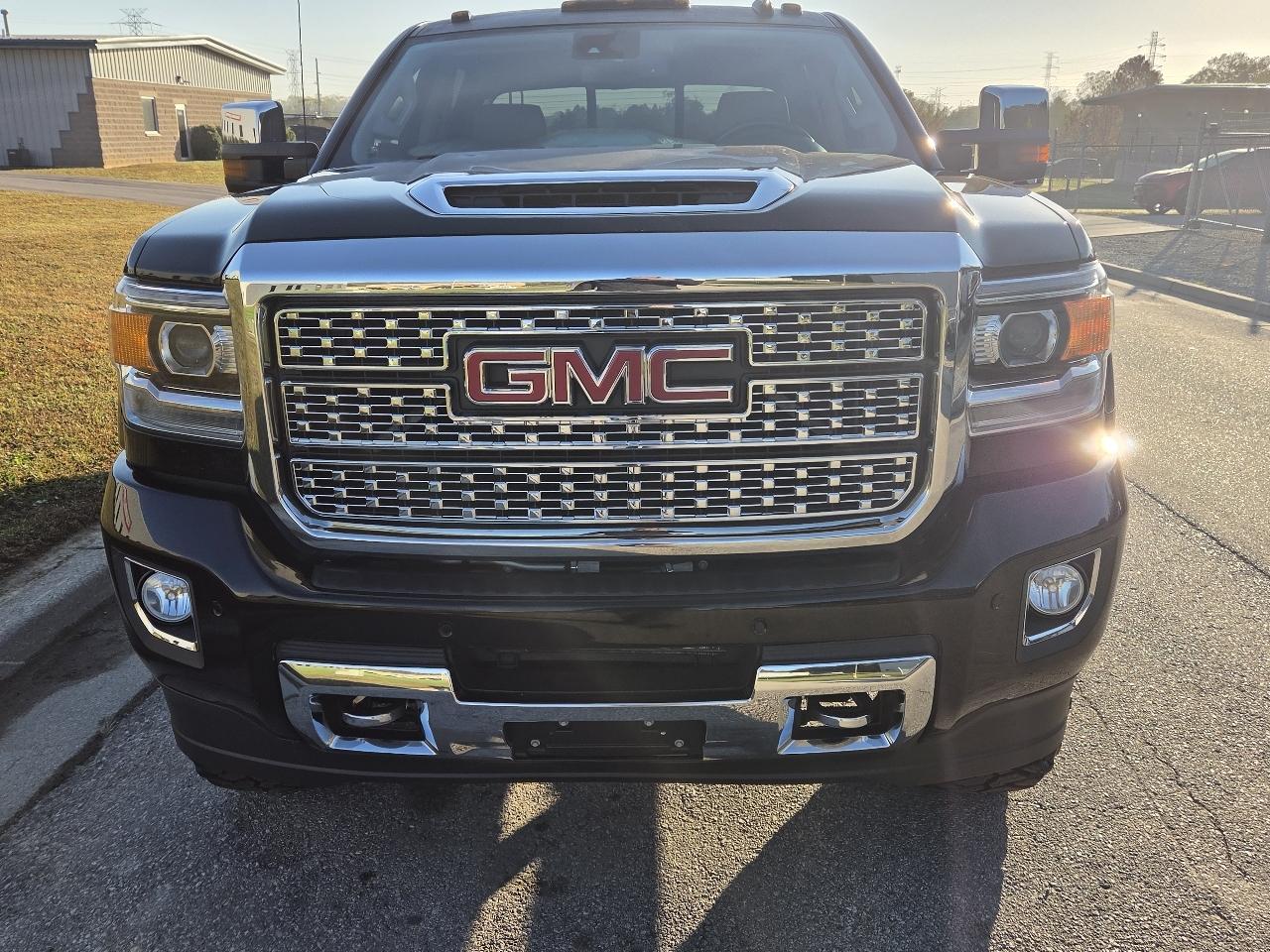 GMC Sierra 2500HD Denali Crew Cab 4WD 2018