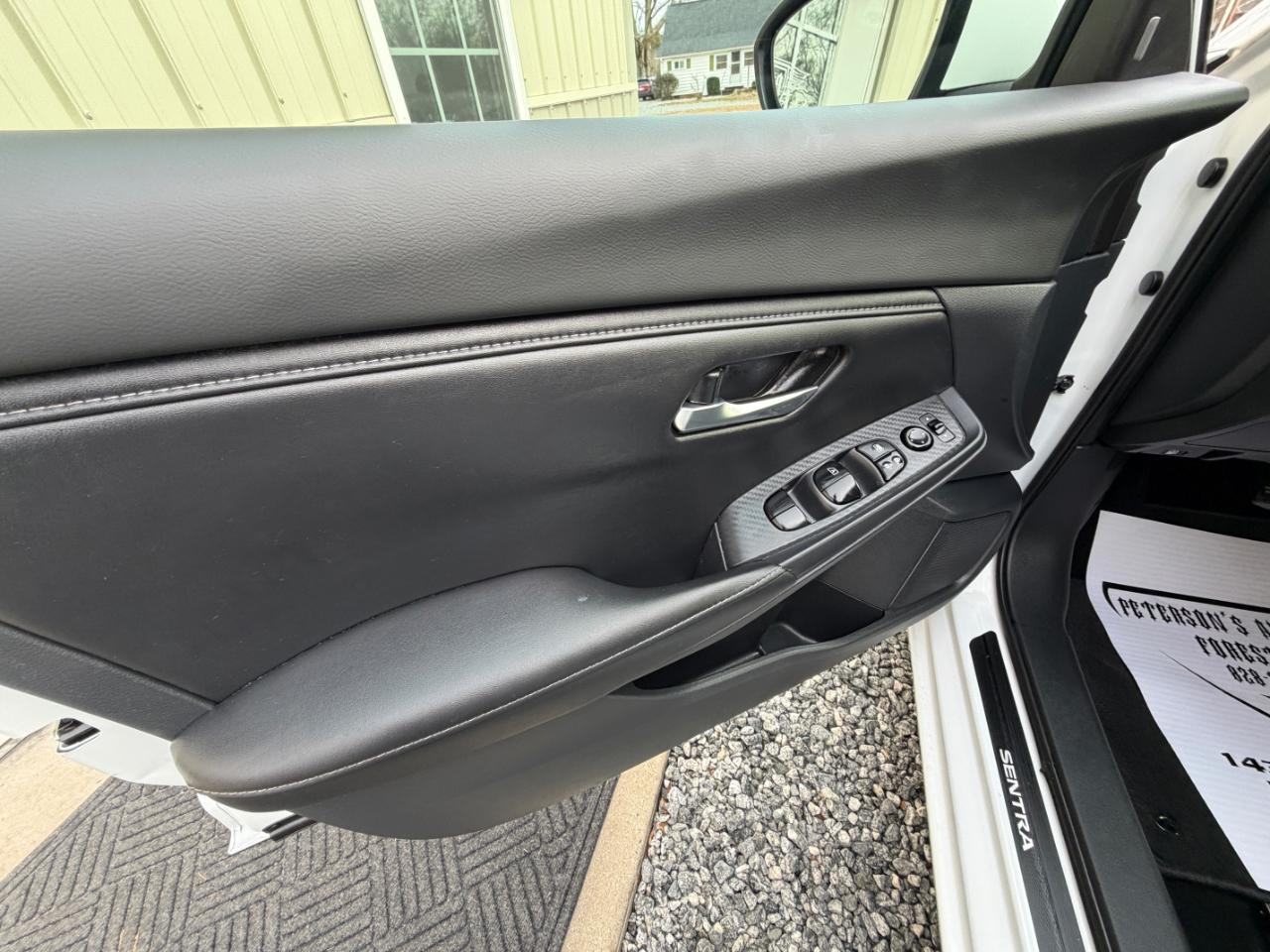 Nissan Sentra SV 4D Sedan 2022