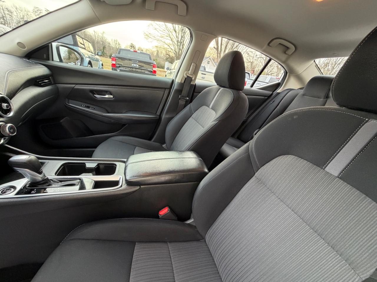 Nissan Sentra SV 4D Sedan 2022