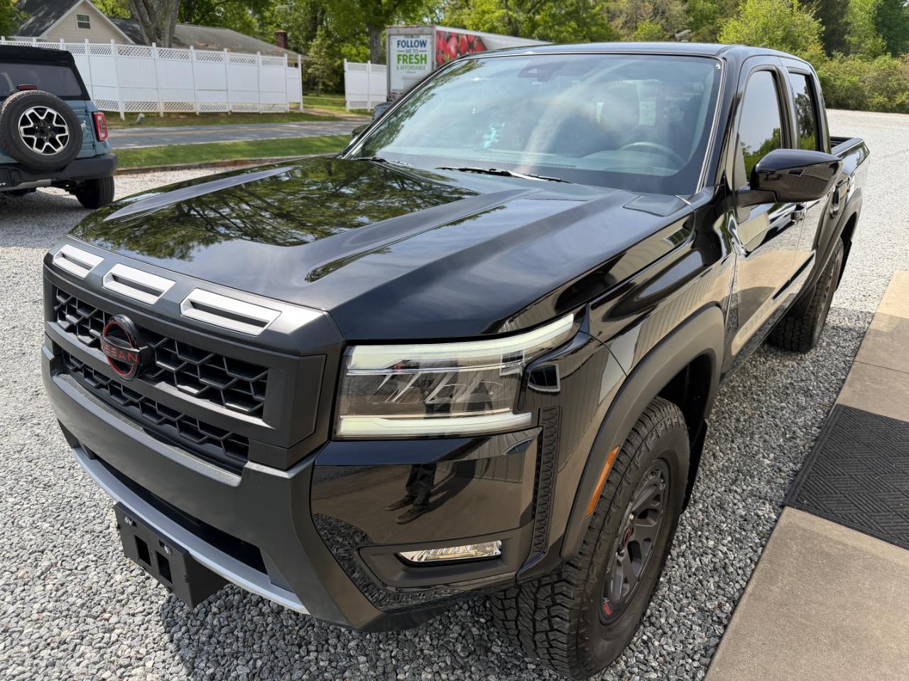 Nissan Frontier PRO-4X Crew Cab 4WD 2025