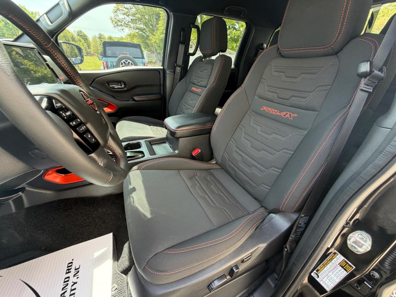 Nissan Frontier PRO-4X Crew Cab 4WD 2025