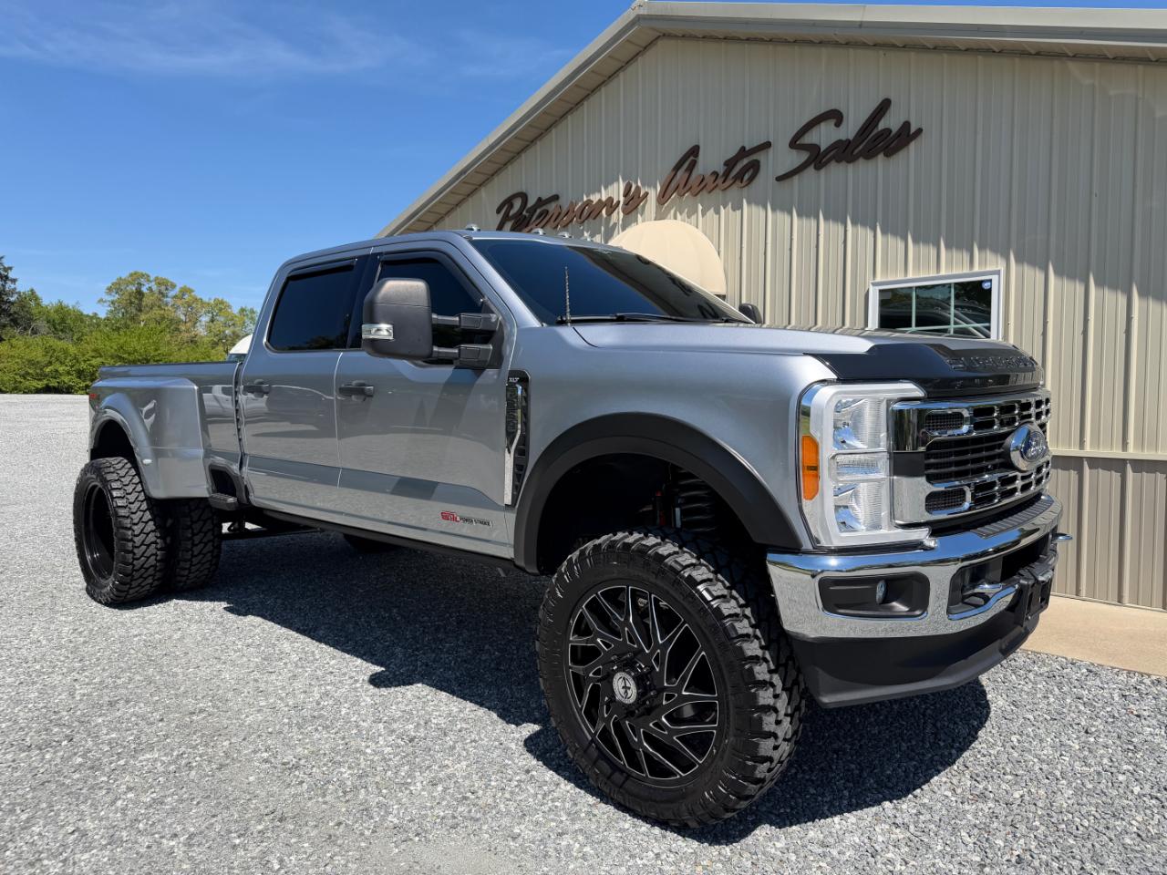 Ford F-350 SD XLT Crew Cab Long Bed 4WD DRW 2023