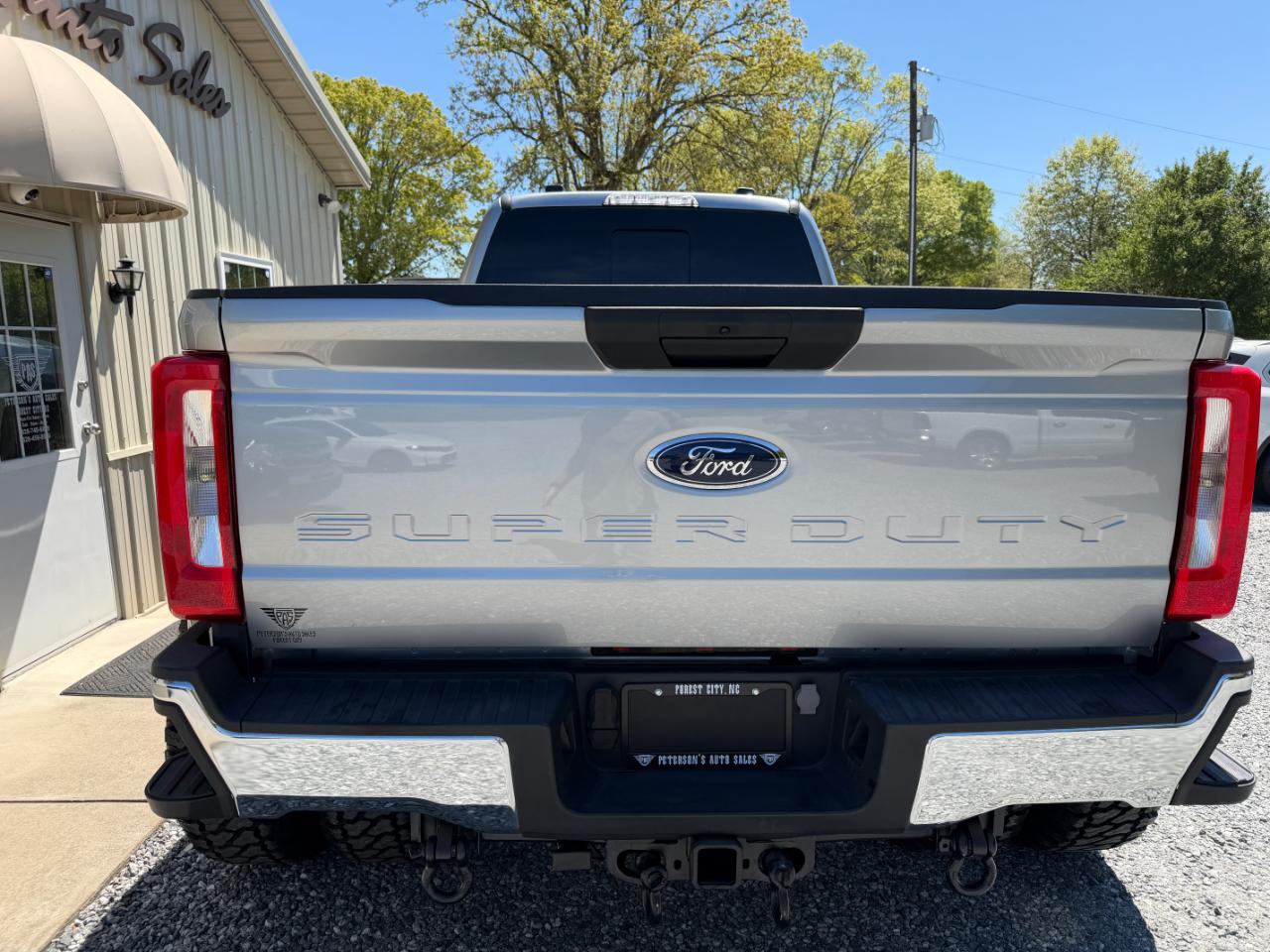 Ford F-350 SD XLT Crew Cab Long Bed 4WD DRW 2023
