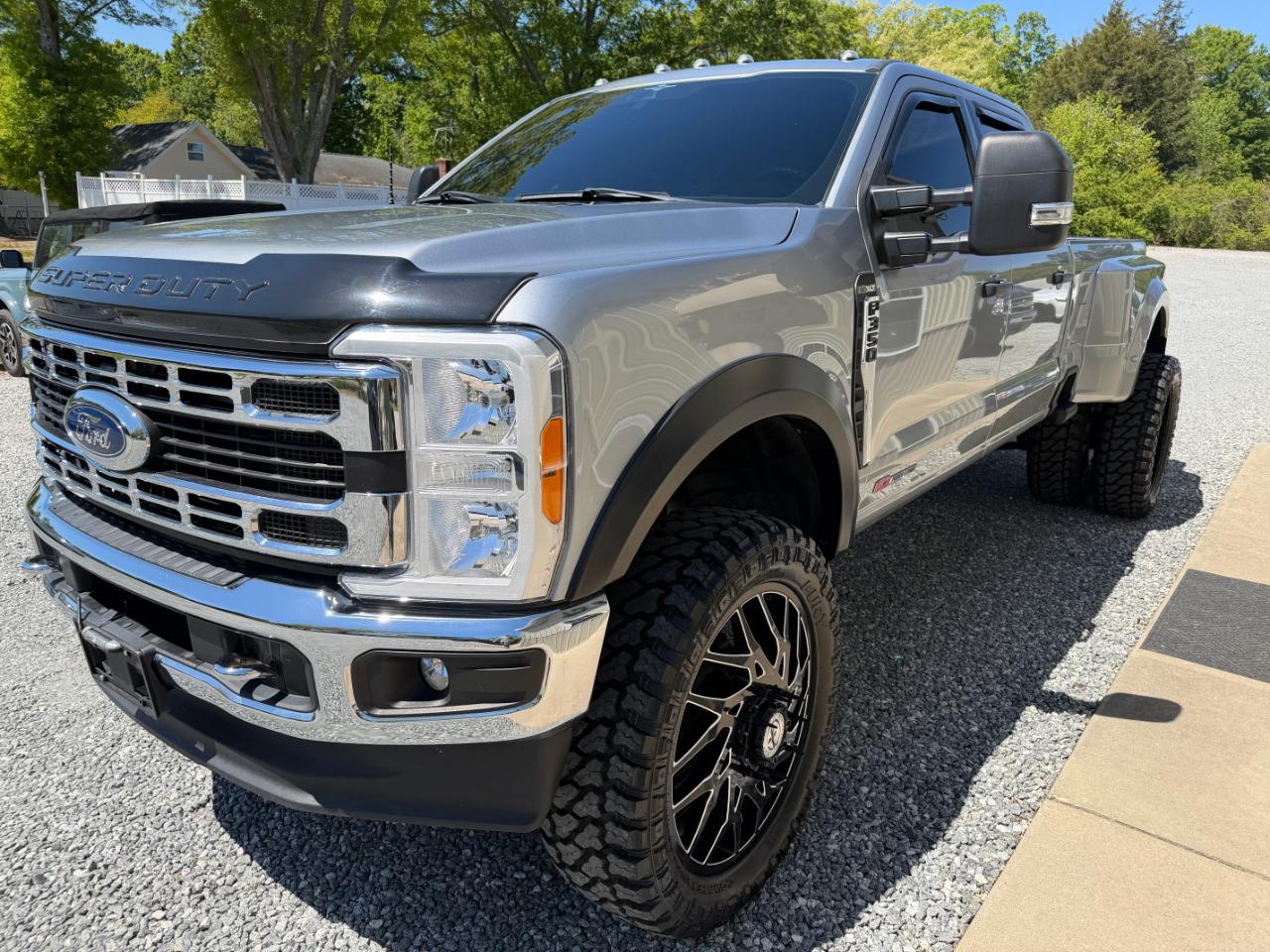 Ford F-350 SD XLT Crew Cab Long Bed 4WD DRW 2023