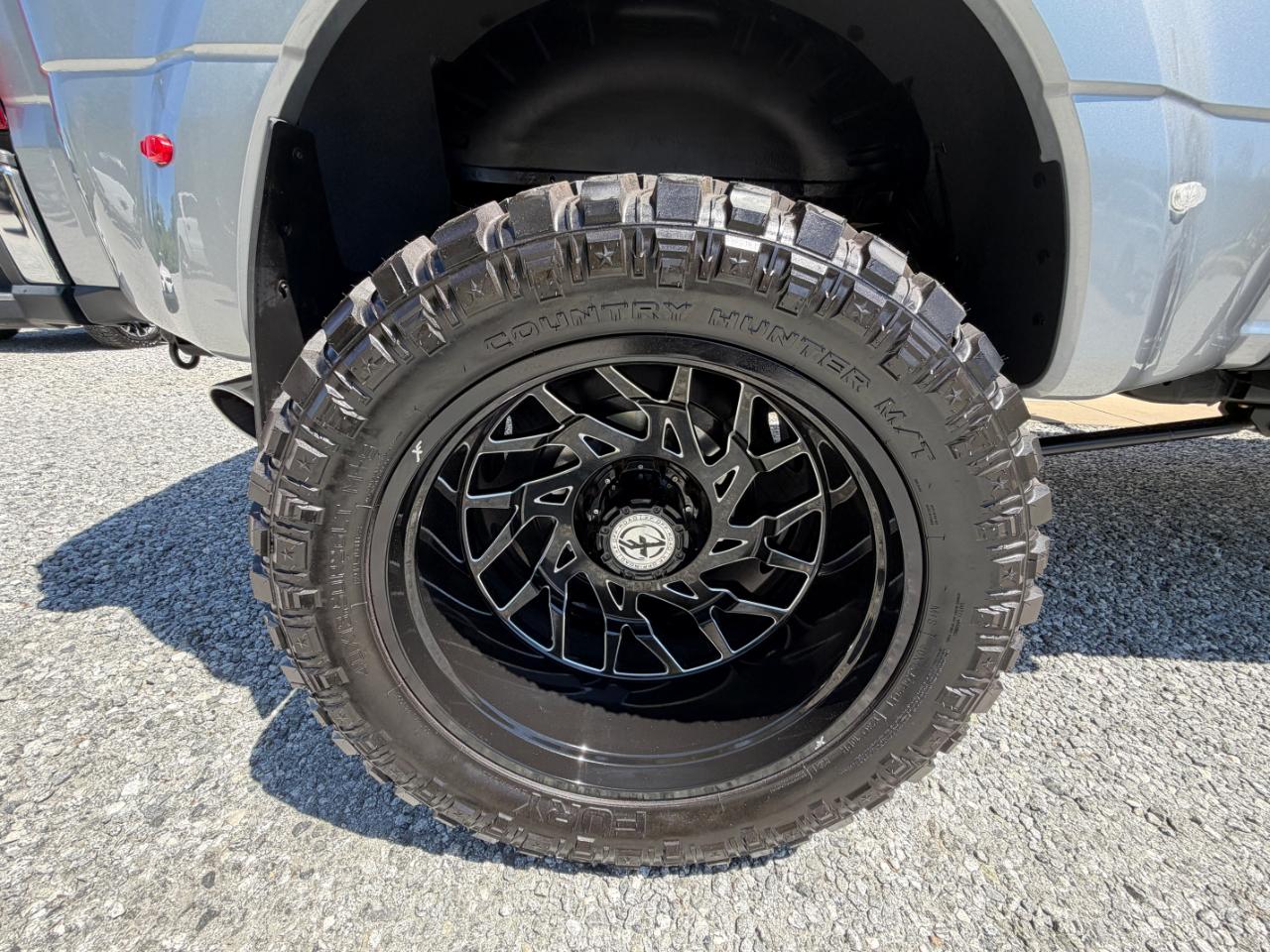 Ford F-350 SD XLT Crew Cab Long Bed 4WD DRW 2023