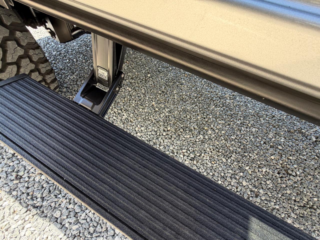 Ford F-350 SD XLT Crew Cab Long Bed 4WD DRW 2023
