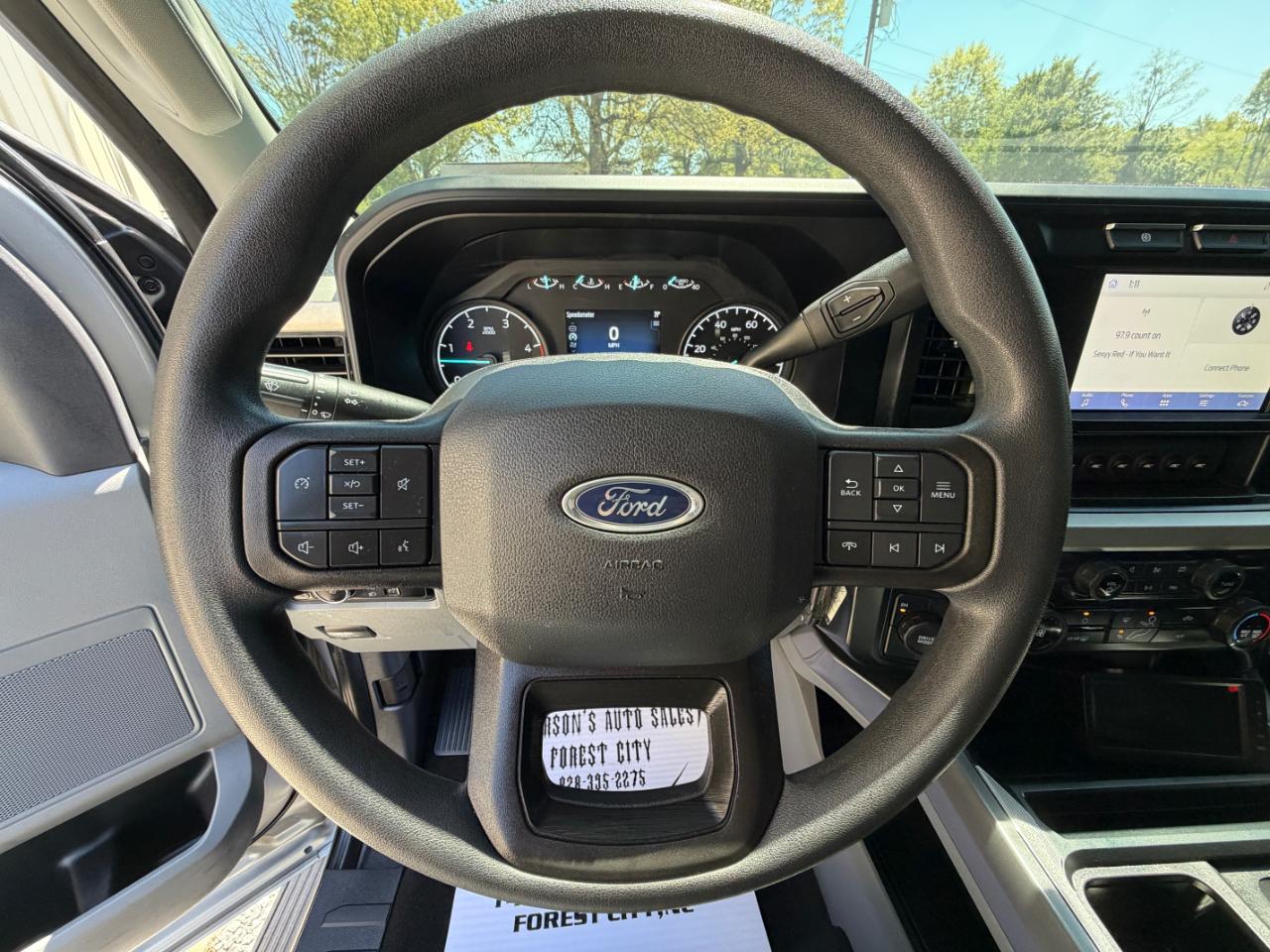 Ford F-350 SD XLT Crew Cab Long Bed 4WD DRW 2023