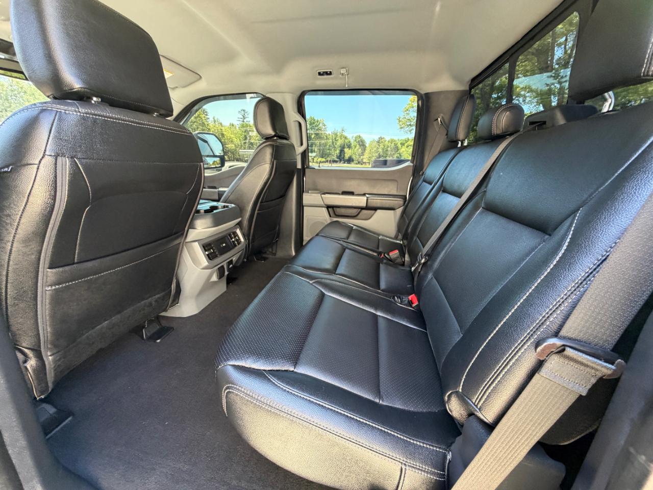 Ford F-350 SD XLT Crew Cab Long Bed 4WD DRW 2023