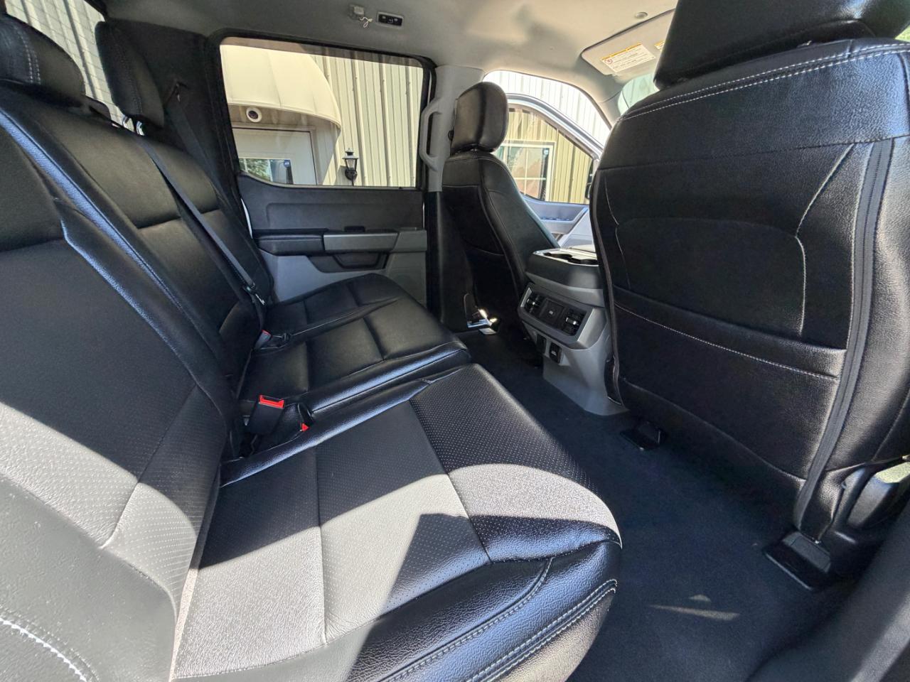Ford F-350 SD XLT Crew Cab Long Bed 4WD DRW 2023