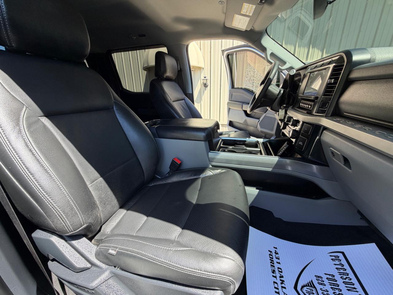 Ford F-350 SD XLT Crew Cab Long Bed 4WD DRW 2023