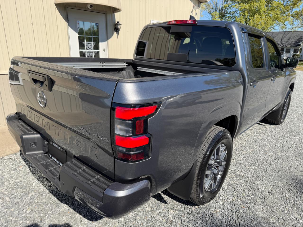 Nissan Frontier SL Crew Cab 4WD 2025