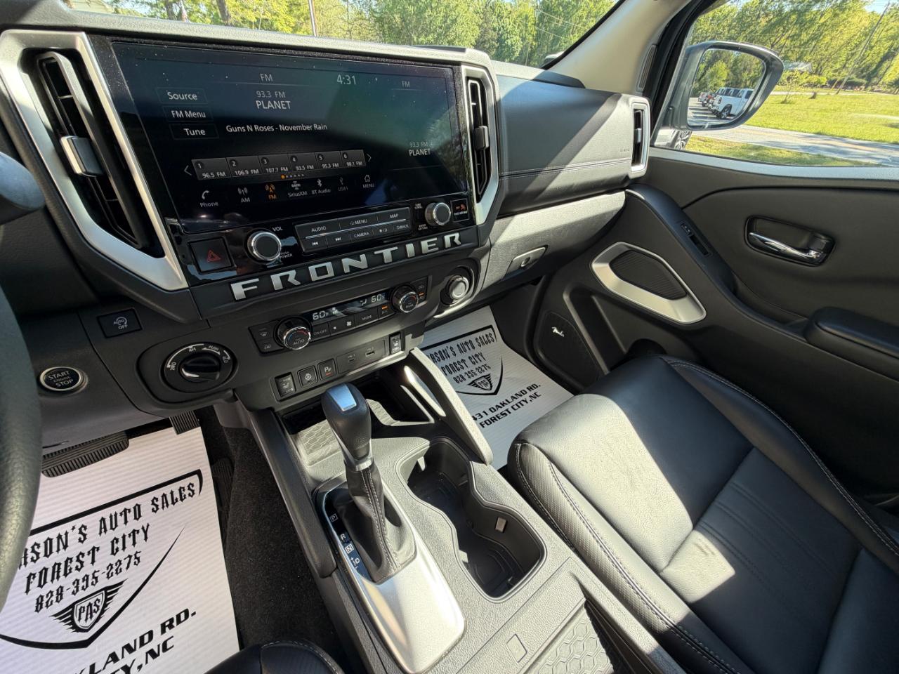 Nissan Frontier SL Crew Cab 4WD 2025