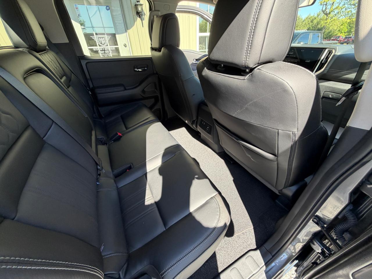 Nissan Frontier SL Crew Cab 4WD 2025