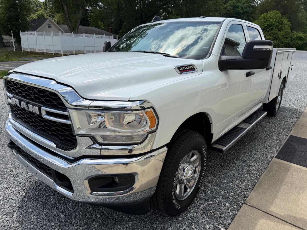 RAM 2500 Tradesman Crew Cab LWB 4WD 2024