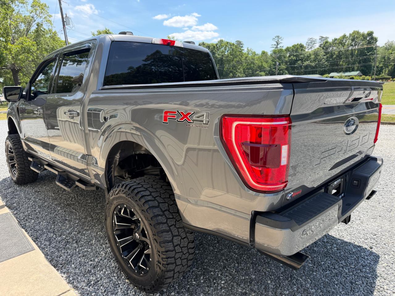 Ford F-150 XLT SuperCrew 4WD 2022