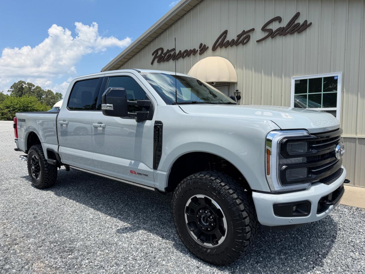 Ford F-250 SD Platinum Crew Cab 4WD 2025