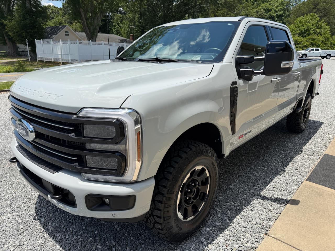 Ford F-250 SD Platinum Crew Cab 4WD 2025