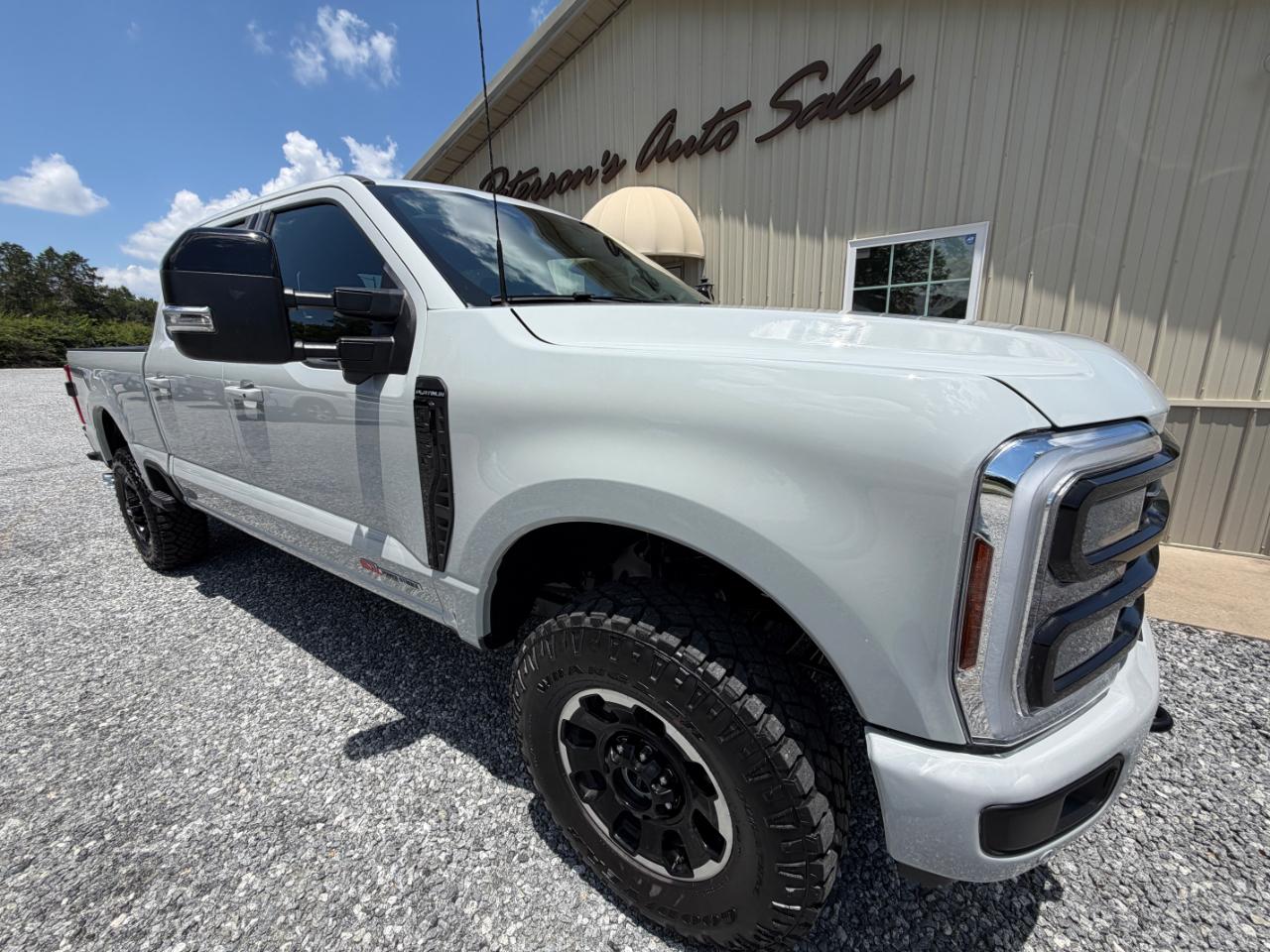 Ford F-250 SD Platinum Crew Cab 4WD 2025
