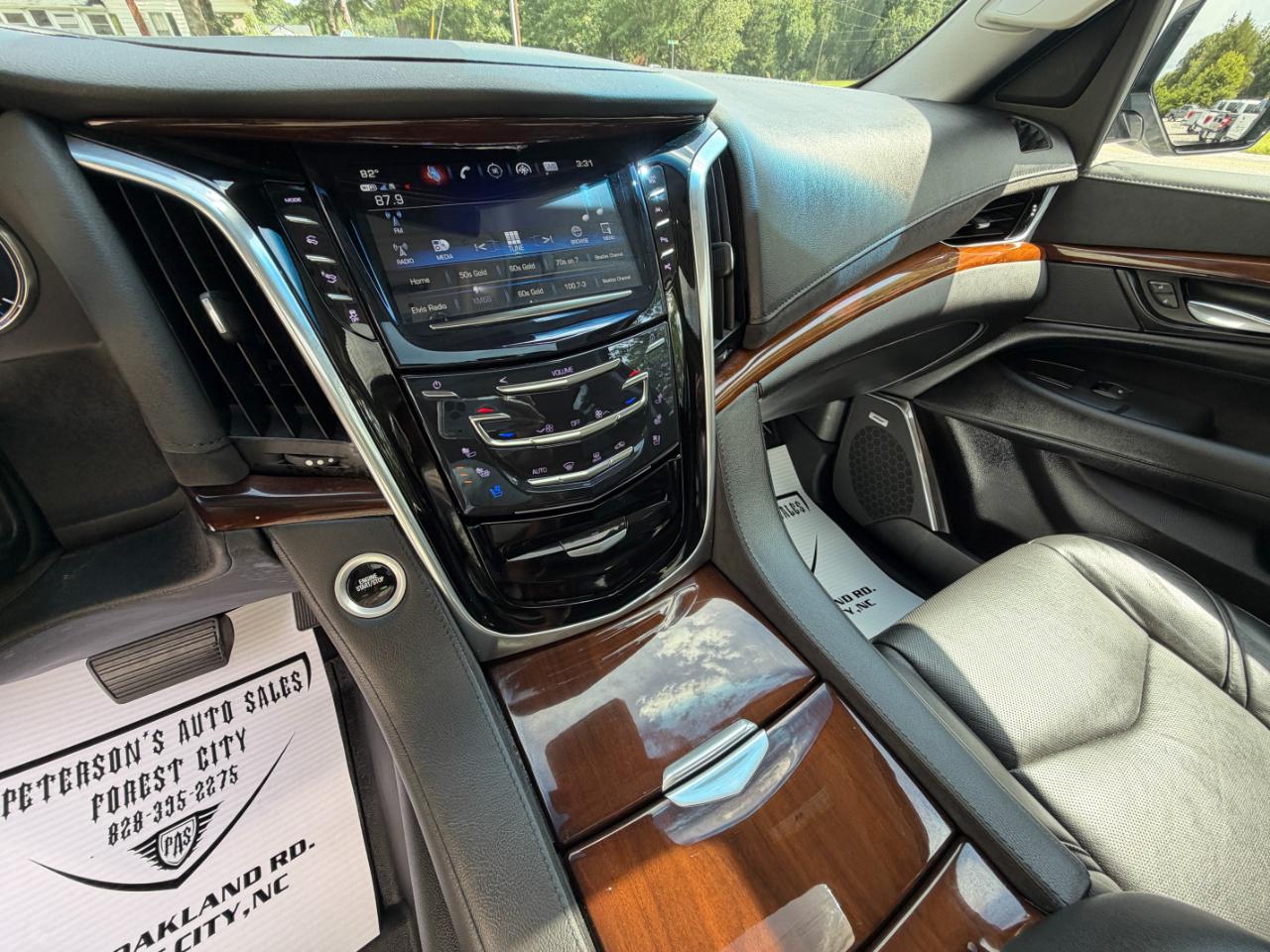 Cadillac Escalade 4WD 4dr Luxury 2019