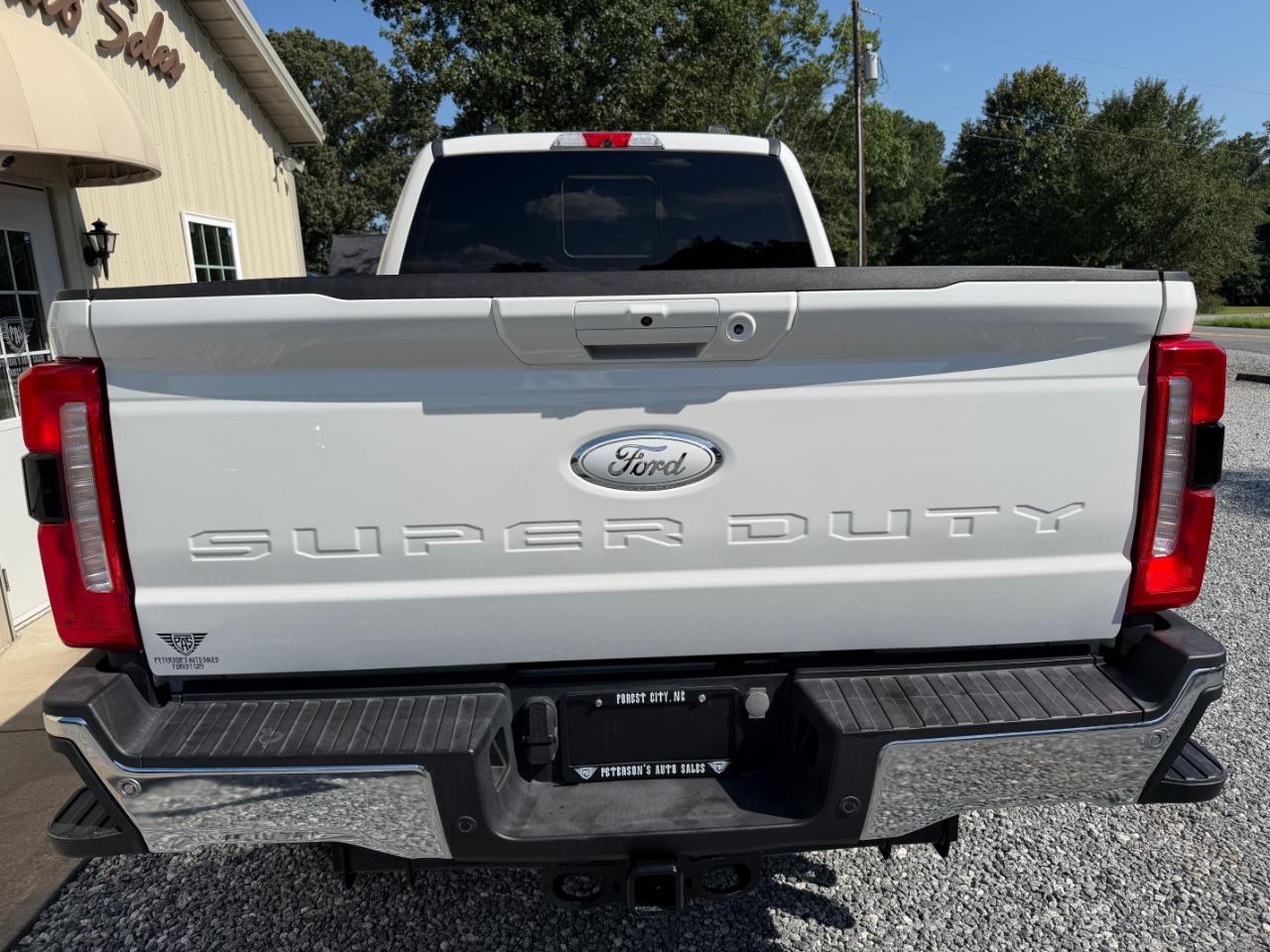 Ford F-250 SD Lariat Crew Cab 4WD 2023