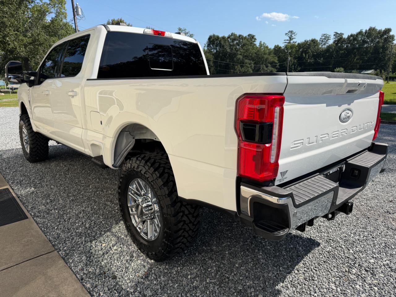 Ford F-250 SD Lariat Crew Cab 4WD 2023