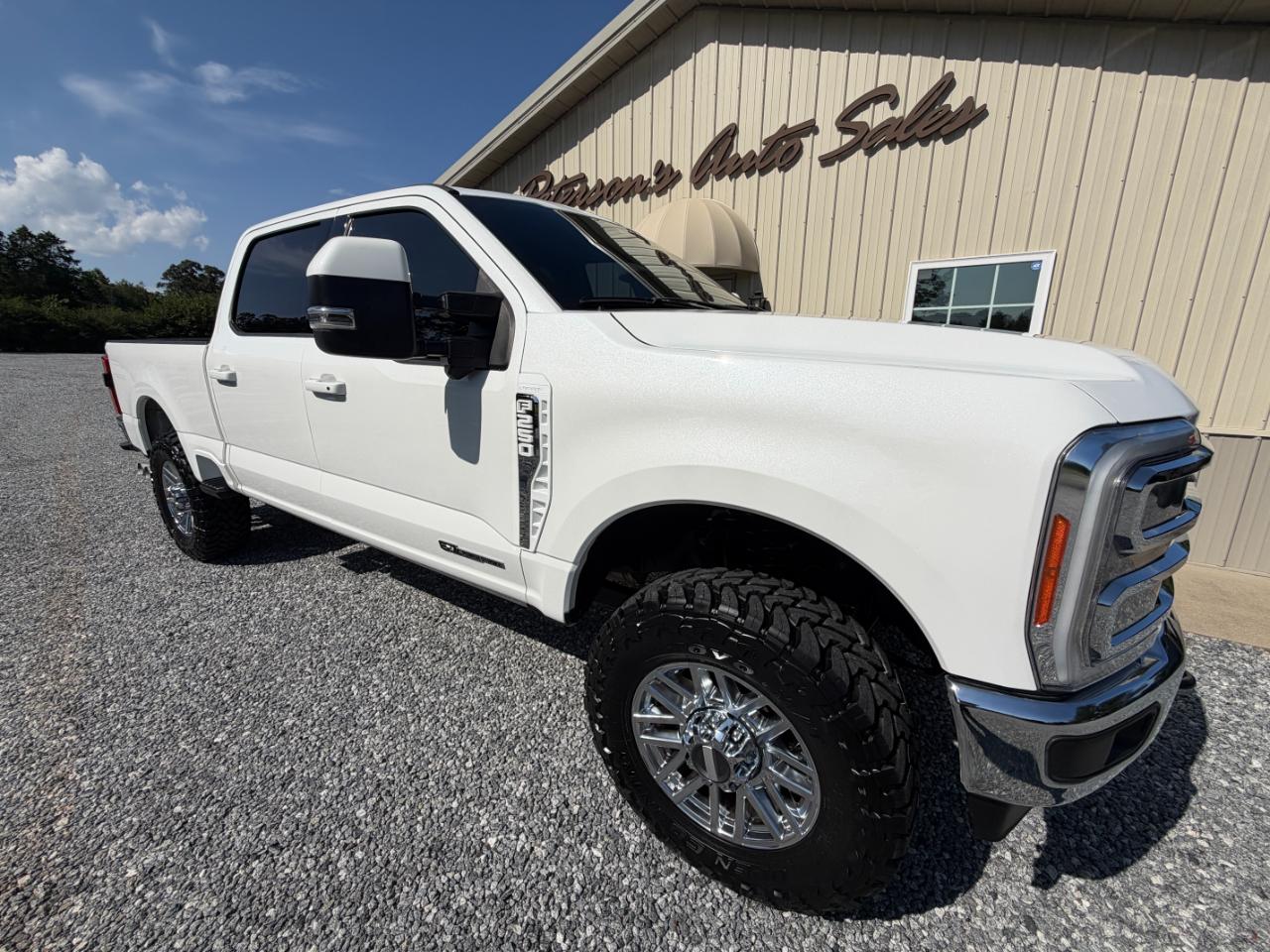 Ford F-250 SD Lariat Crew Cab 4WD 2023