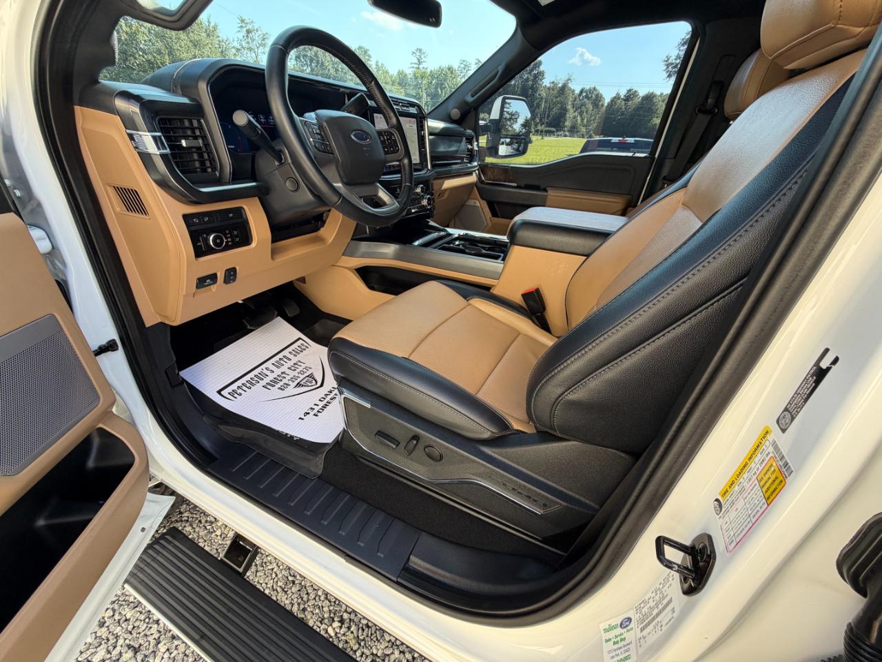 Ford F-250 SD Lariat Crew Cab 4WD 2023
