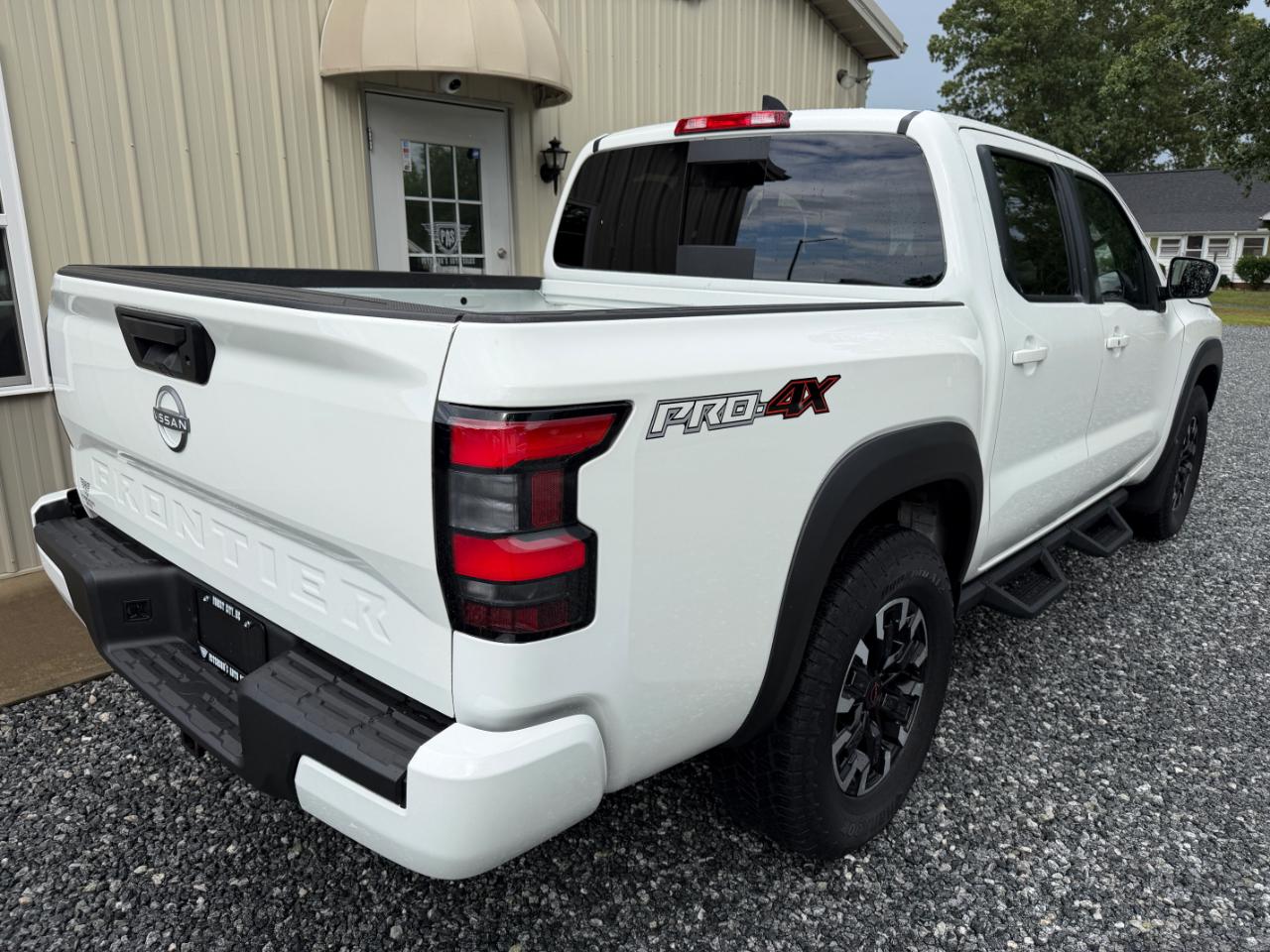 Nissan Frontier PRO-4X Crew Cab 4WD 2023