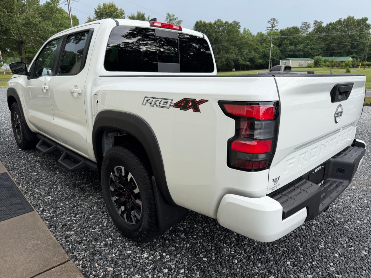 Nissan Frontier PRO-4X Crew Cab 4WD 2023