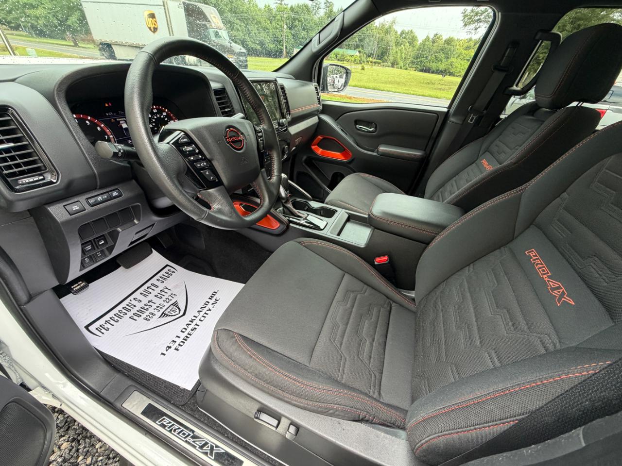 Nissan Frontier PRO-4X Crew Cab 4WD 2023