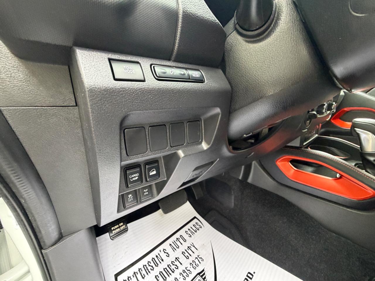 Nissan Frontier PRO-4X Crew Cab 4WD 2023