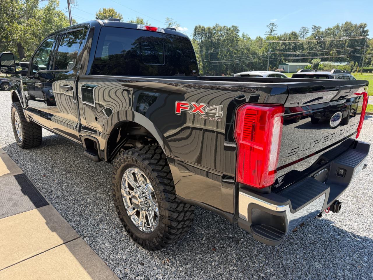 Ford F-250 SD XLT Crew Cab Short Bed 4WD 2025