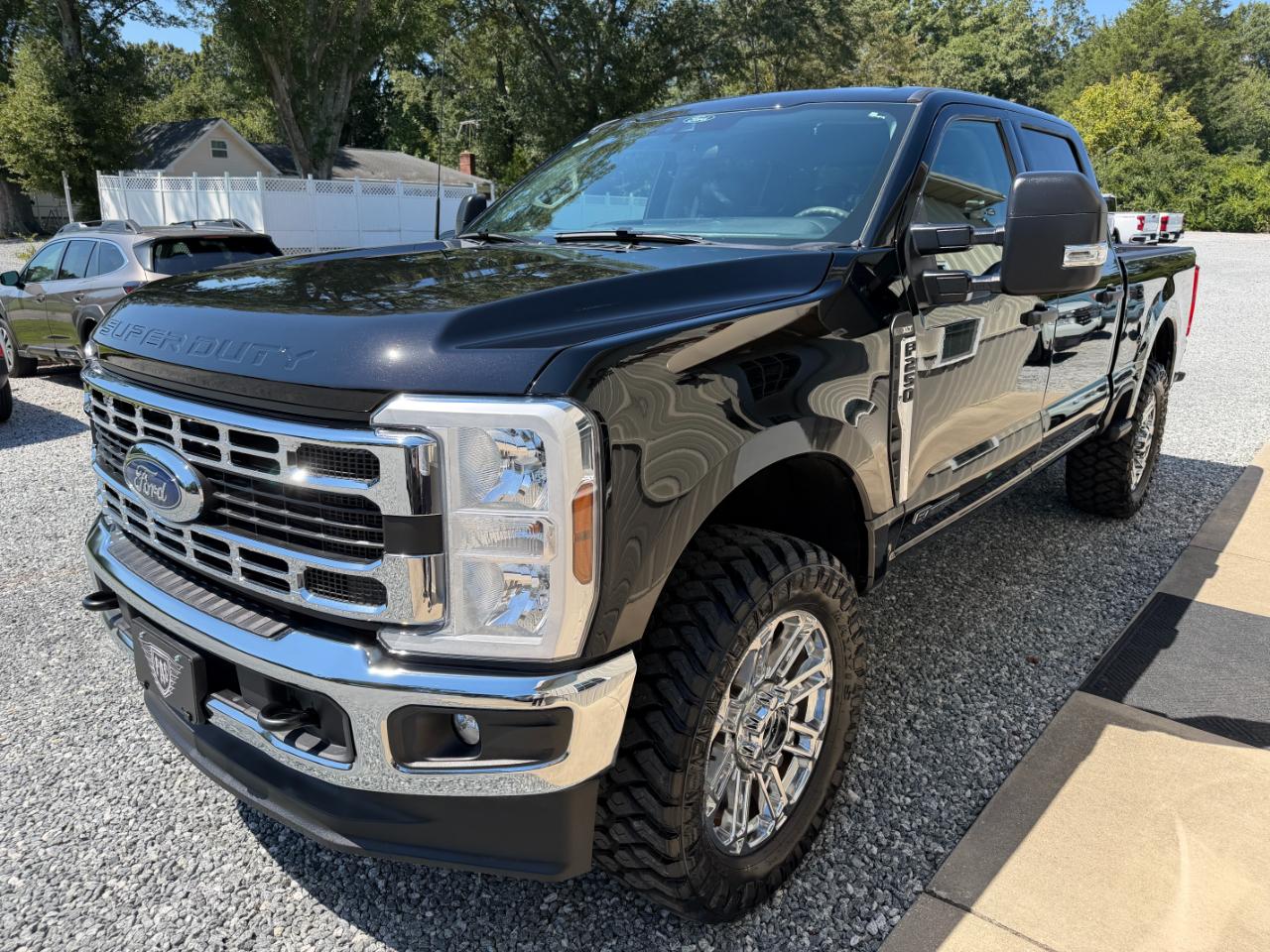 Ford F-250 SD XLT Crew Cab Short Bed 4WD 2025