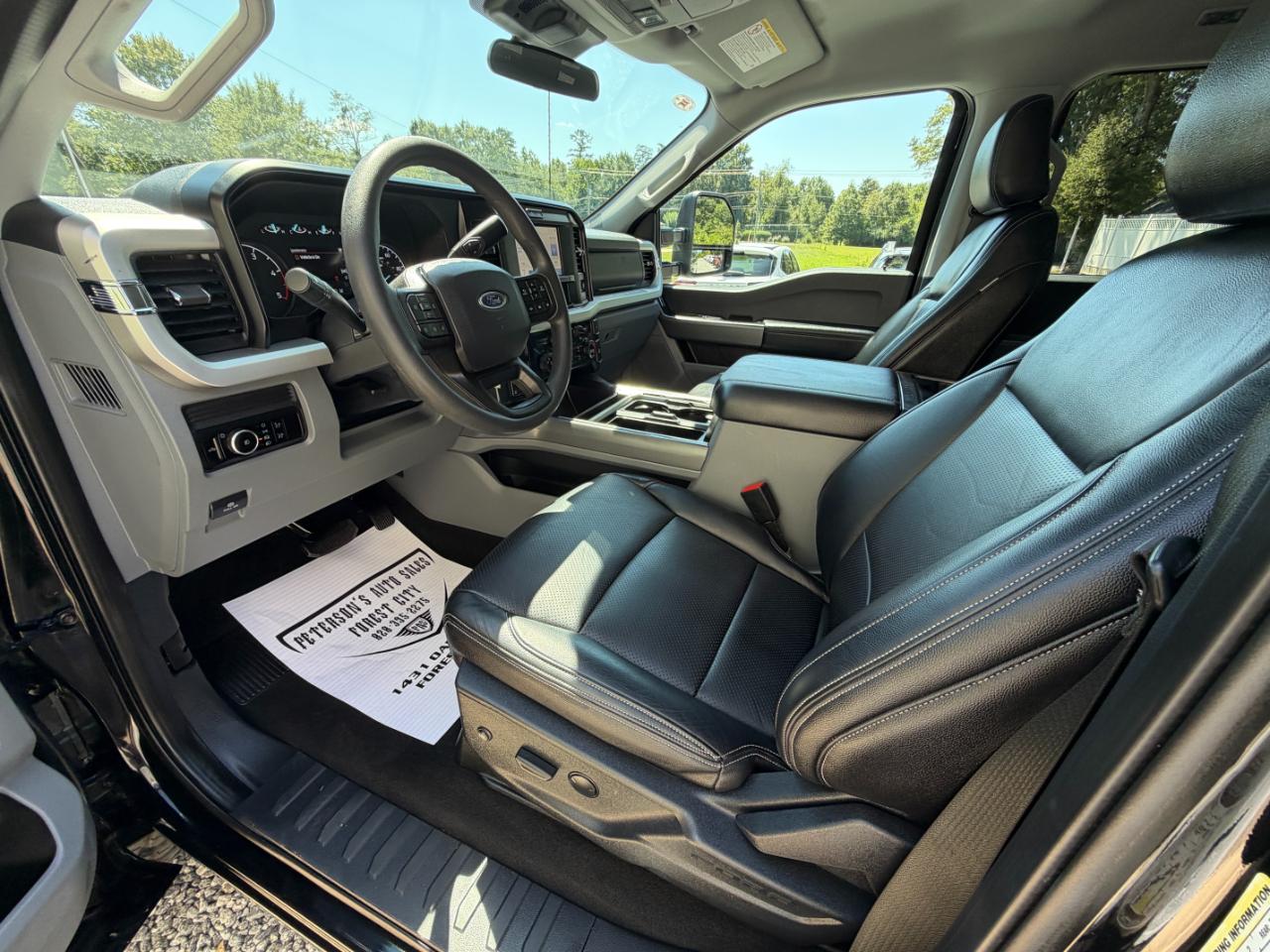 Ford F-250 SD XLT Crew Cab Short Bed 4WD 2025