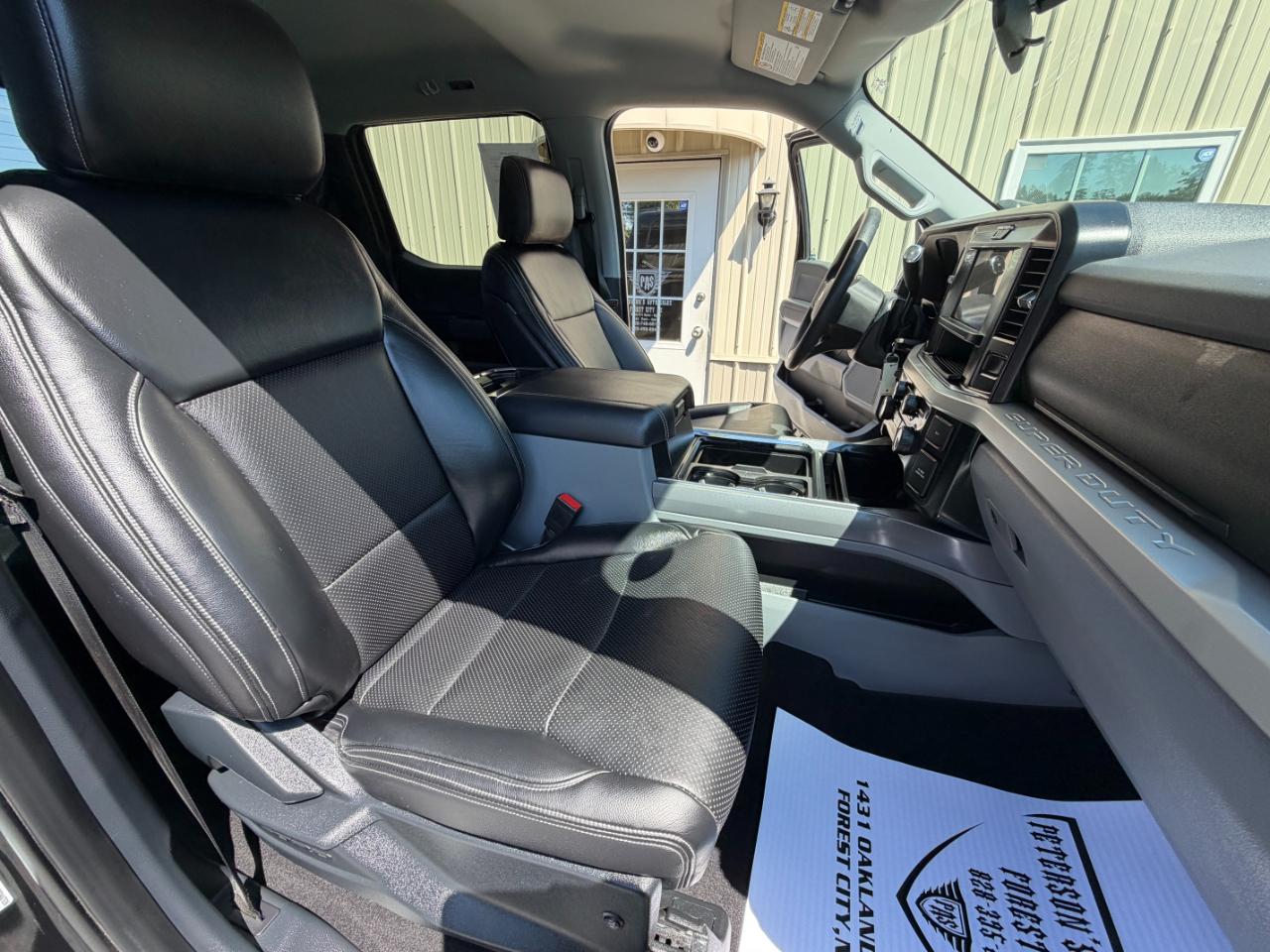 Ford F-250 SD XLT Crew Cab Short Bed 4WD 2025