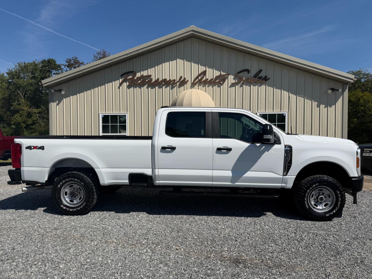Ford Super Duty F-250 SRW XL 4WD Crew Cab 8' Box 2024