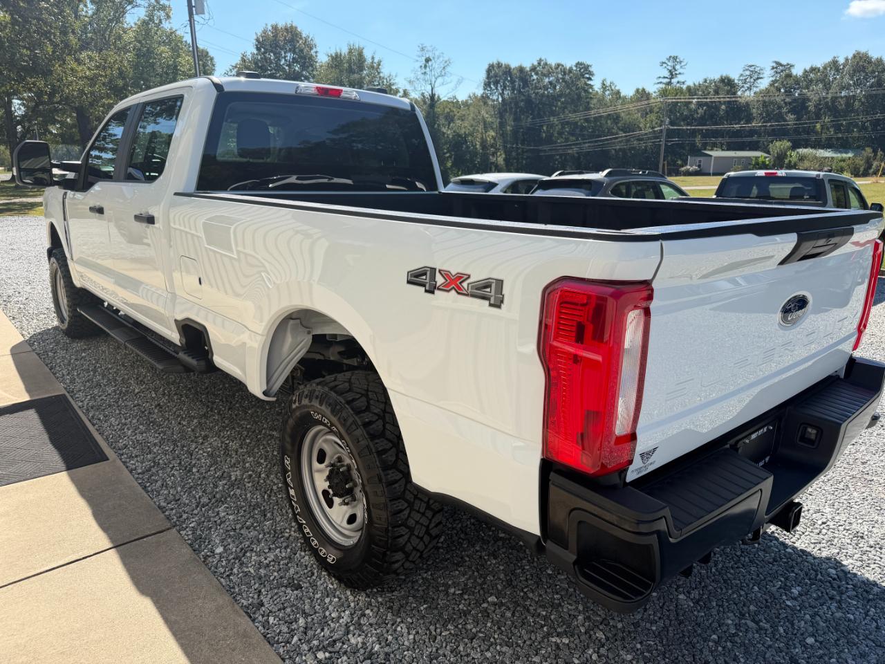 Ford Super Duty F-250 SRW XL 4WD Crew Cab 8' Box 2024