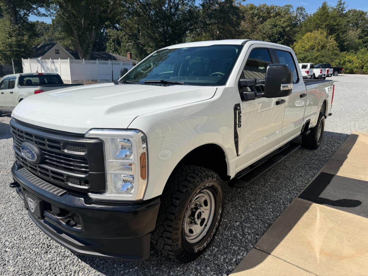 Ford Super Duty F-250 SRW XL 4WD Crew Cab 8' Box 2024