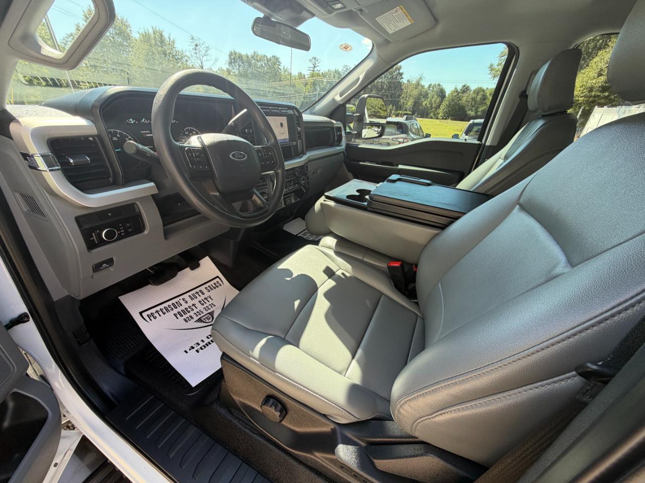 Ford Super Duty F-250 SRW XL 4WD Crew Cab 8' Box 2024