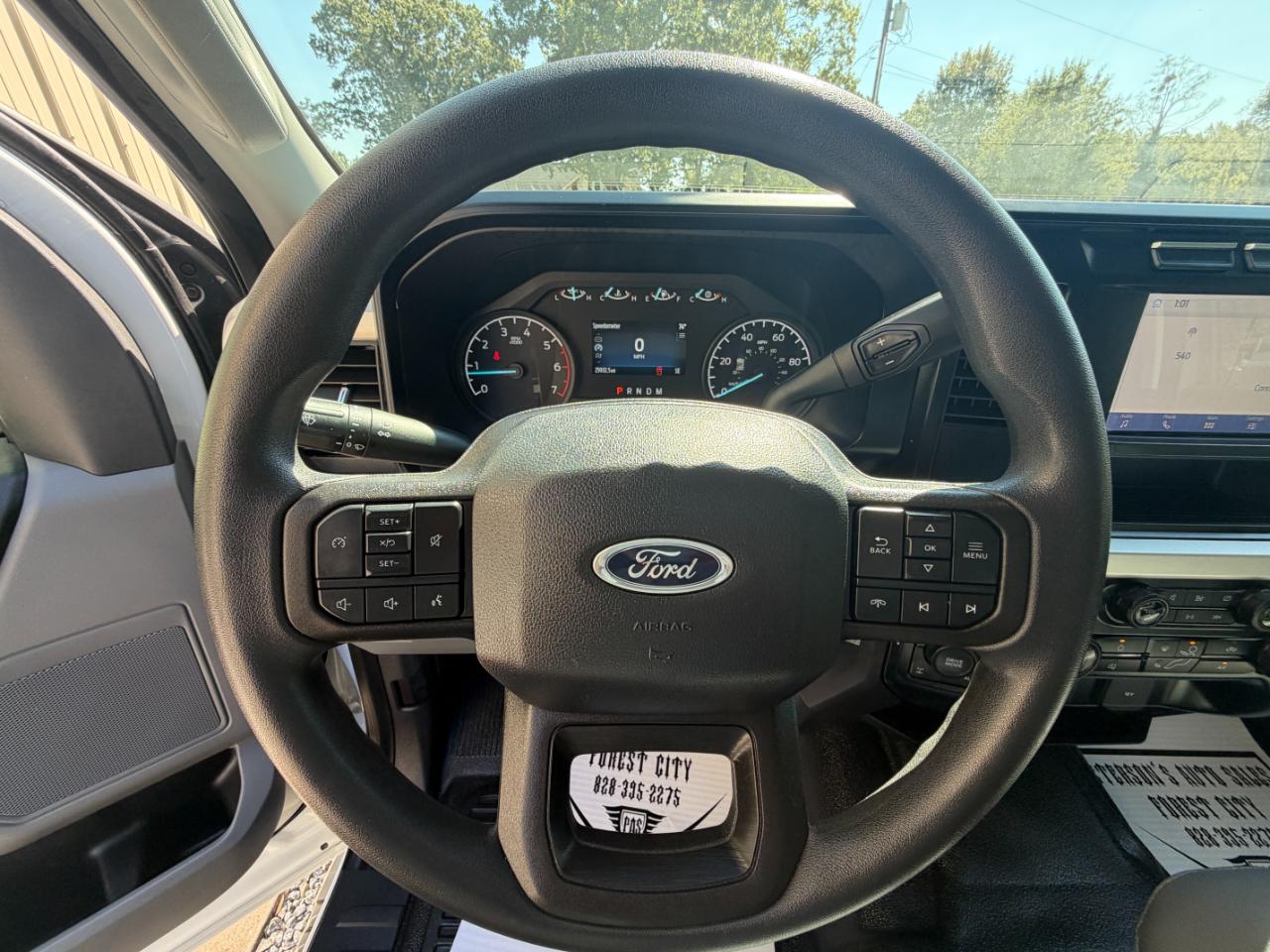 Ford Super Duty F-250 SRW XL 4WD Crew Cab 8' Box 2024